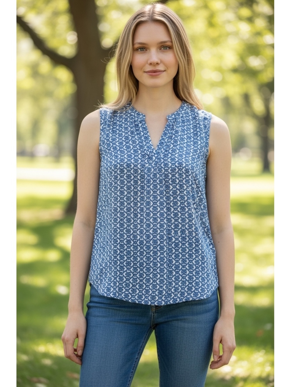 Anne Carson Blue and White Rayon Sleeveless Top Size Large